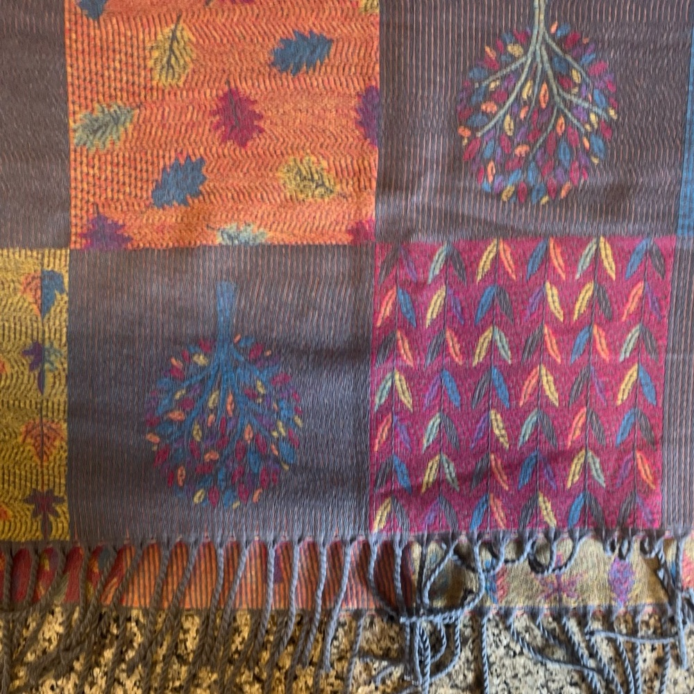 Colorful Leaf Patterned Scarf - Picture 4 of 4